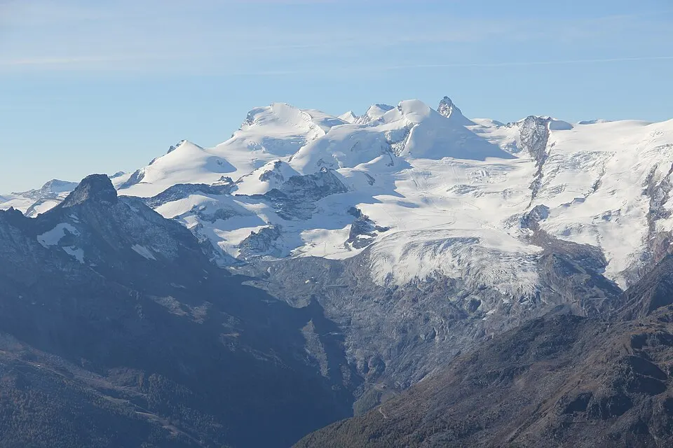 Strahlhorn, Allalinhorn and Rimpfischhorn (15232291157)