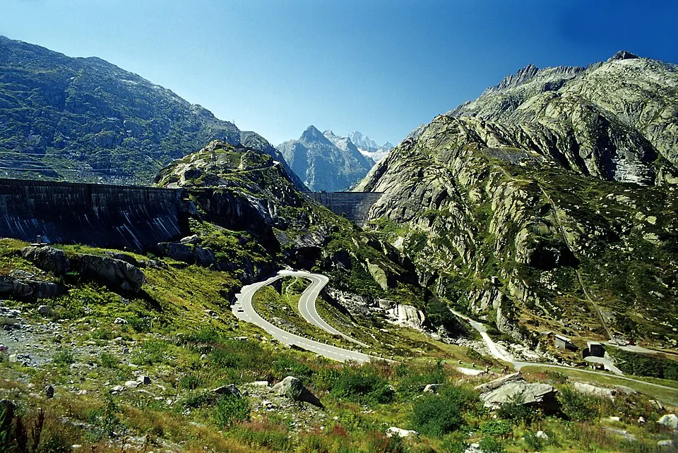 Alpinhotel Grimsel Hospiz — X4.29 Grimsel Staumauer
