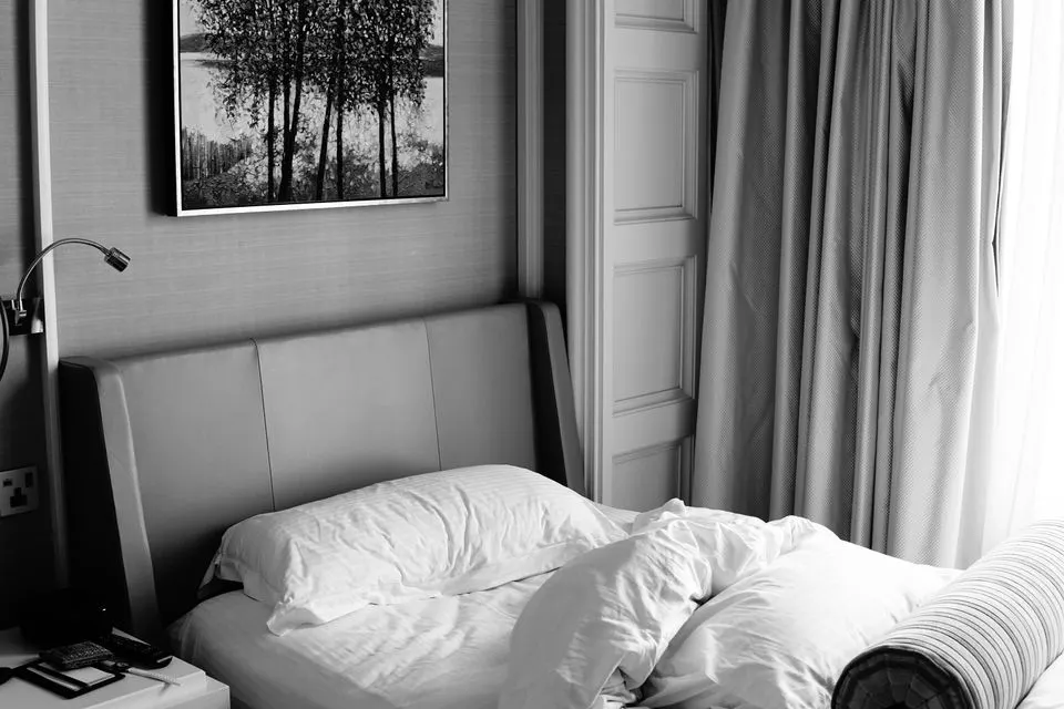 Art Hotel Riposo — A stylish bedroom with monochrome decor, featuring a bed and artistic wall art.