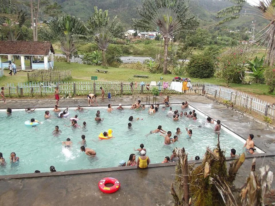 Baden thermal baths — Swimmingpool Ranomafana II