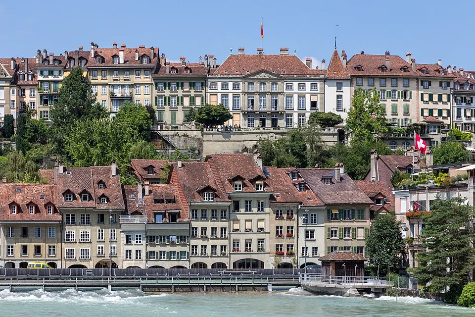 Aareschwelle und Altstadt mit Erlacherhof Bern