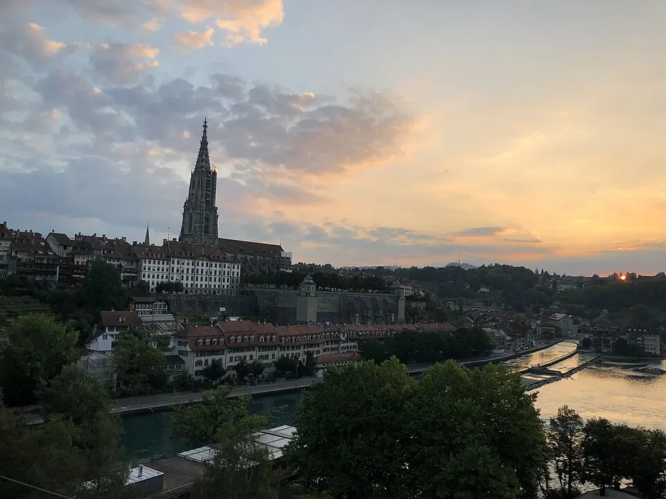 Berner Altstadt bei Sonnenuntergang (29378805037)