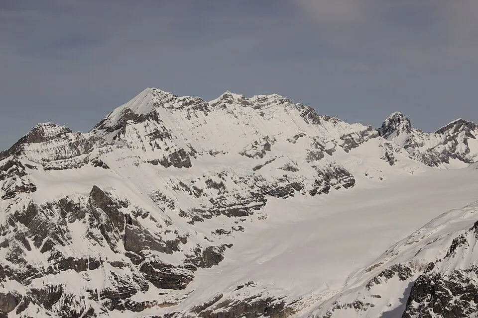 Fründenhorn, Blüemlisalphorn, Wyssi Frau, Mittaghorn and Gspaltenhorn (16751178336)