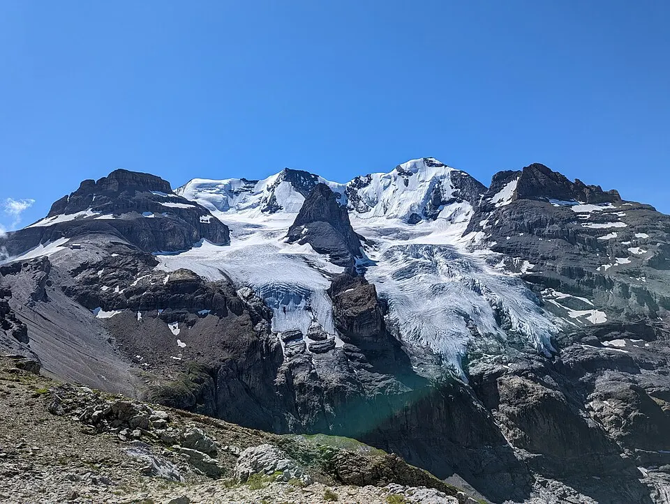 Blüemlisalphütte — Blüemlisalp Rothorn