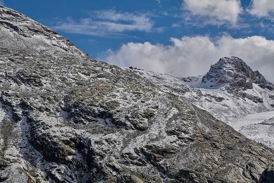 Boval Hut — Berghaus Diavolezza seen from Chamanna da Boval 2022 09 26 01