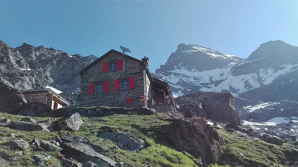 Cabane de Valsorey e Grand Combin de Valsorey