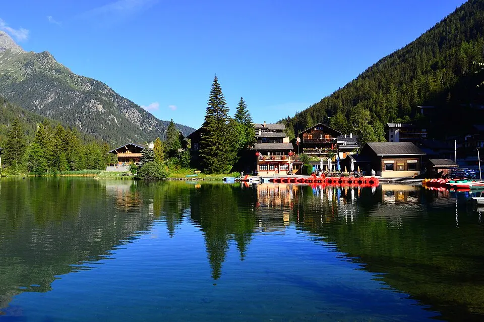 Champex-Lac — Lac de Champex im Hochsommer