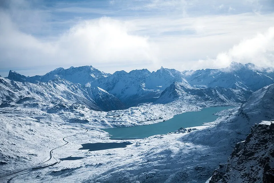 Diavolezza cable car — Lago Bianco from Diavolezza