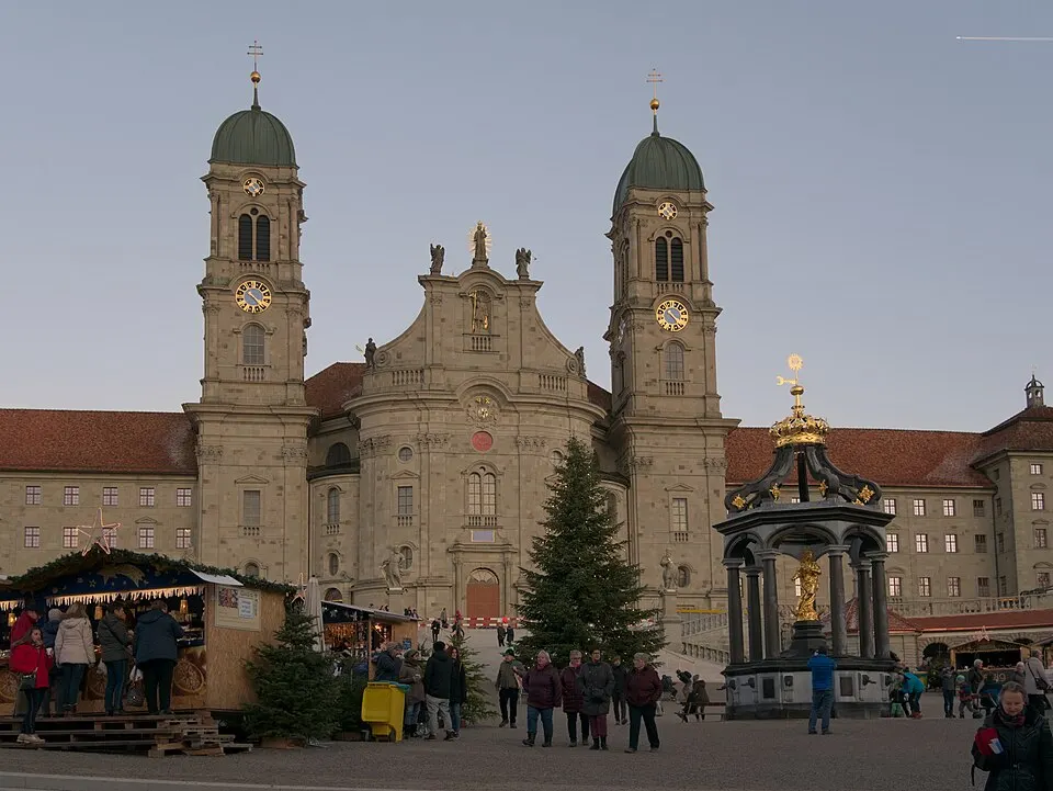 Einsiedeln Christmas Market — Einsiedeln Hauptplatz Weihnachtsmarkt Dämmerung