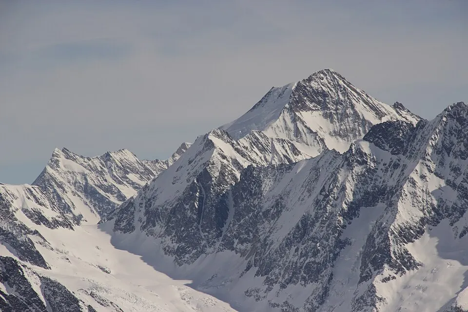 Fiescher Gabelhorn, Groß Wannenhorn and Aletschhorn (16777041795)