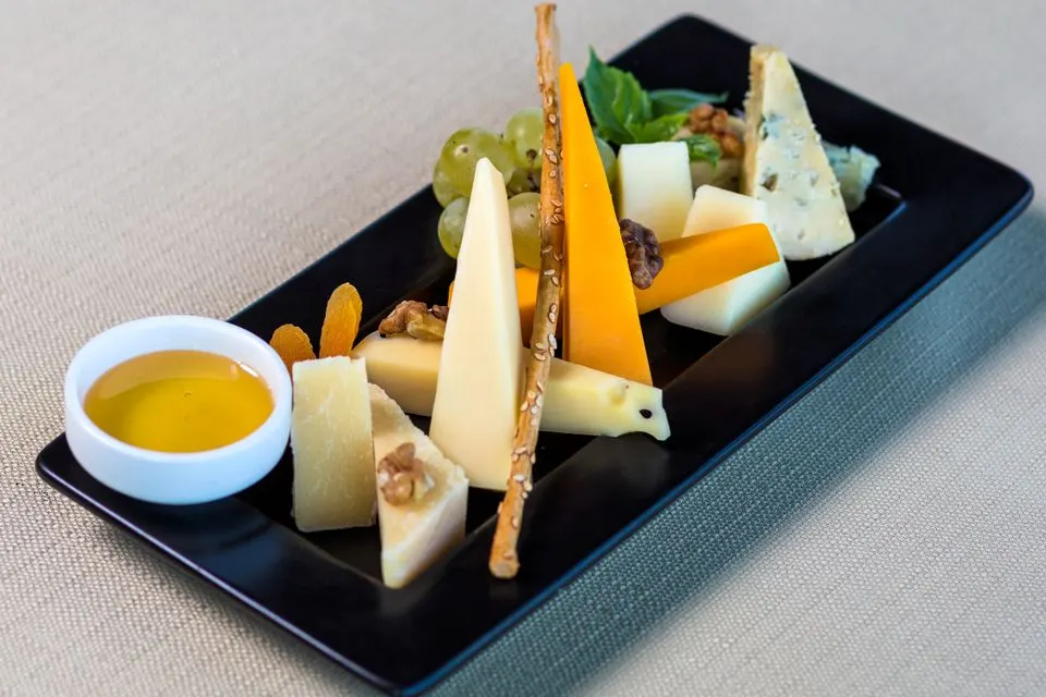 Formaggio d'alpe ticinese AOP — A visually appealing cheese platter featuring various cheeses, nuts, and fruits in a close-up shot.