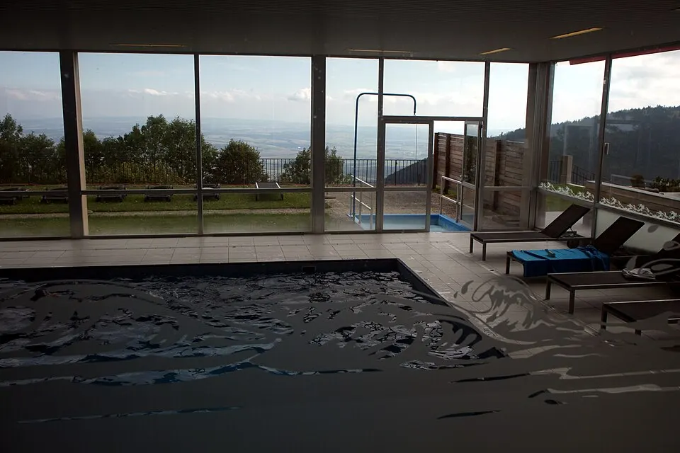 Grand Hotel des Rasses — Piscine au Grand Hôtel des Rasses