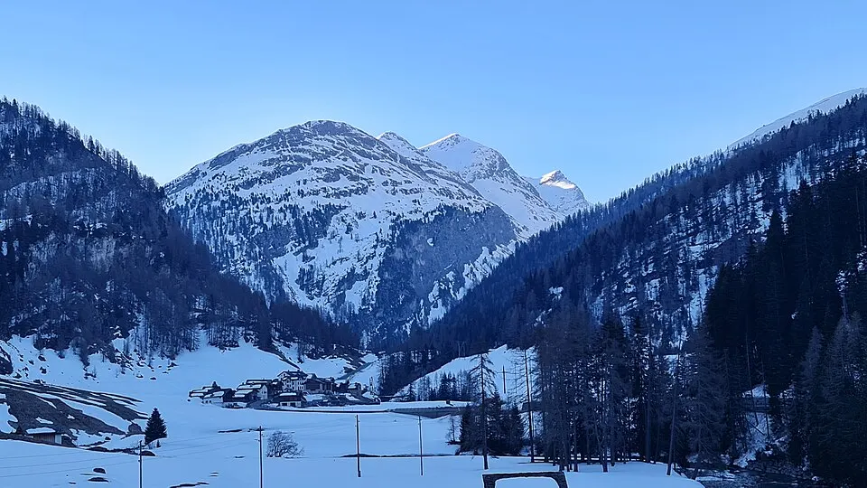 Hougratli, Grosshorn and Chlin Horn as seen from Campsut