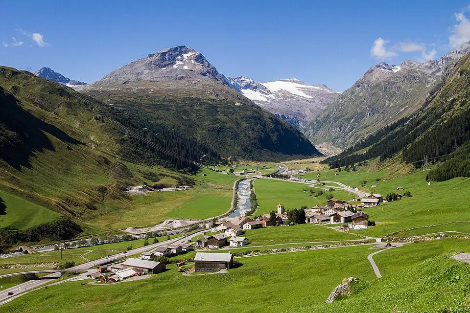 Hinterrhein Dorf (Graubünden) mit Marschol , Rheinquell und Höhberghorn