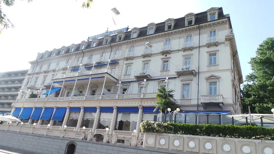 ● 5551 Hotel Splendide Royale