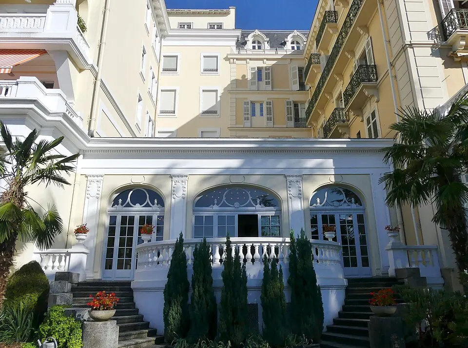 Hotel Splendide Royal — Hall de l'Hôtel Royal jouxtant l'Hôtel Splendide à Aix les Bains (2018)
