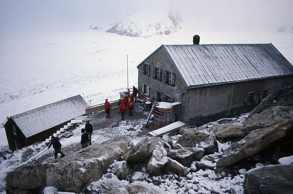 Konkordia Hut — Konkordiahütte um 1980 Com LC0613 001
