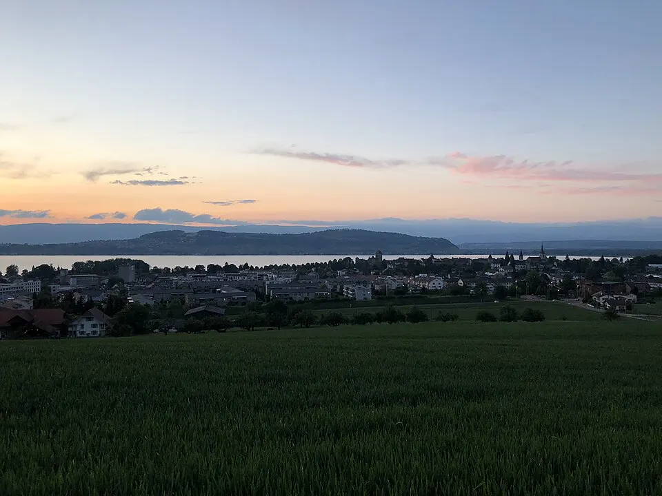 Lake Murten (28388846488)