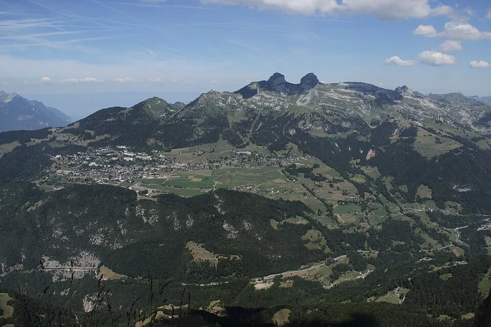 Leysin, Tour d'Aï, Tour de Mayen and Tour de Famelon (44042467424)