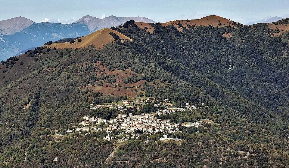 Monte Tamaro cable car — Pigra seen from Monte Colmenacco