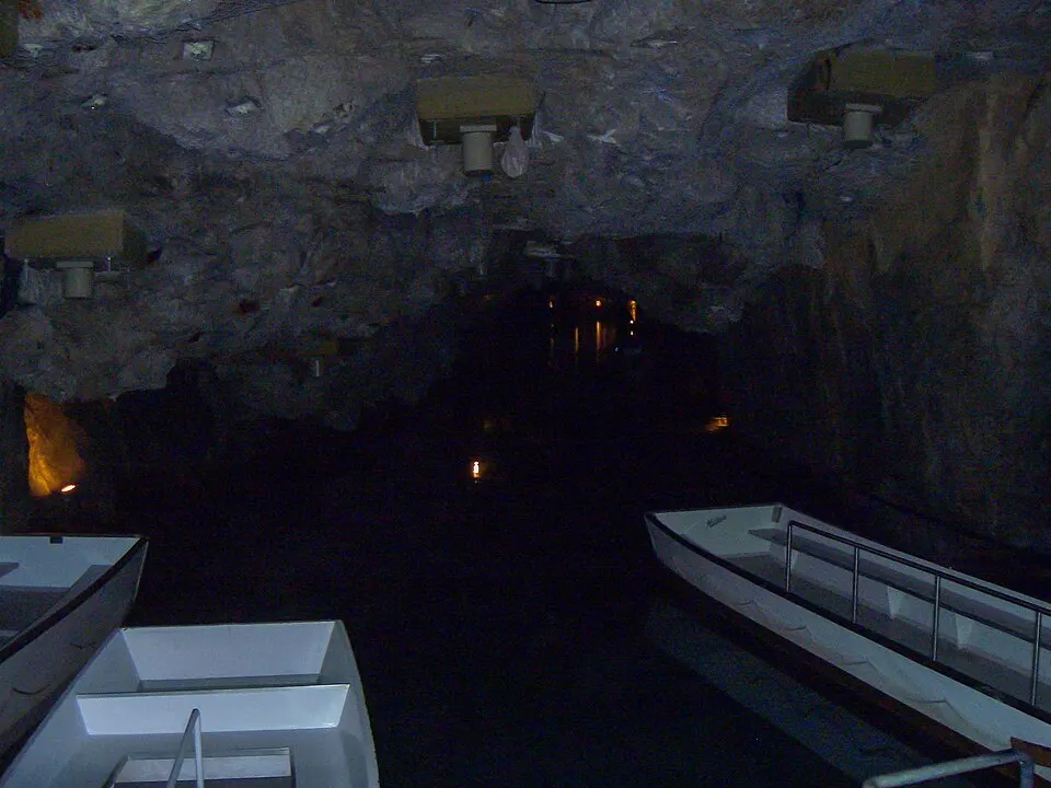 Saint-Léonard underground lake — At Switzerland 2005 113