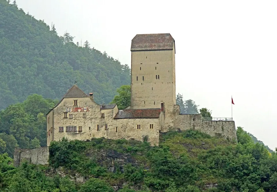 Switzerland 00181 Sargans Castle (19414611488)