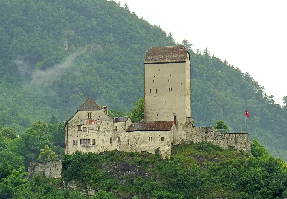 Switzerland 00182 Sargans Castle (19607180151)