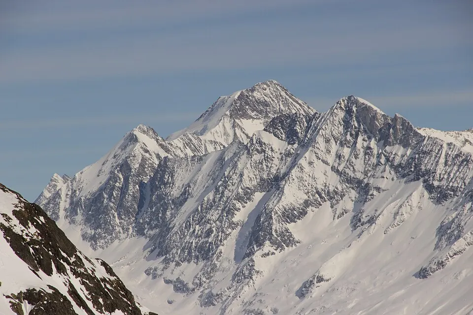 Sattelhorn, Aletschhorn and Schinhorn (16584577047)