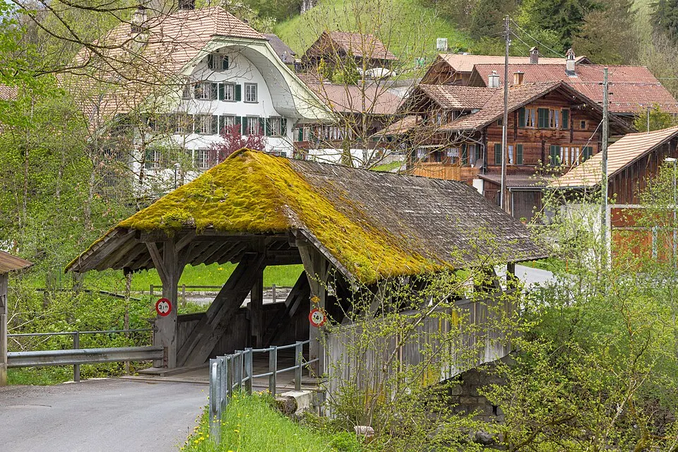 Gedeckte Holzbrücke über die Simme (Weissenburg, 2014)