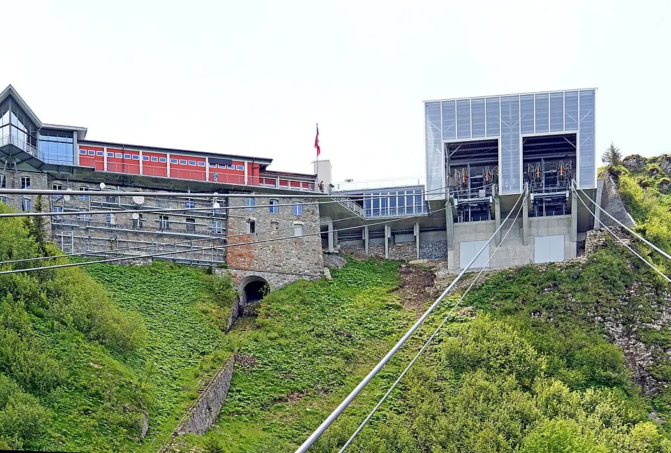 Stanserhorn funicular + CabriO — Switzerland 03602 Almost there... (23814913930)