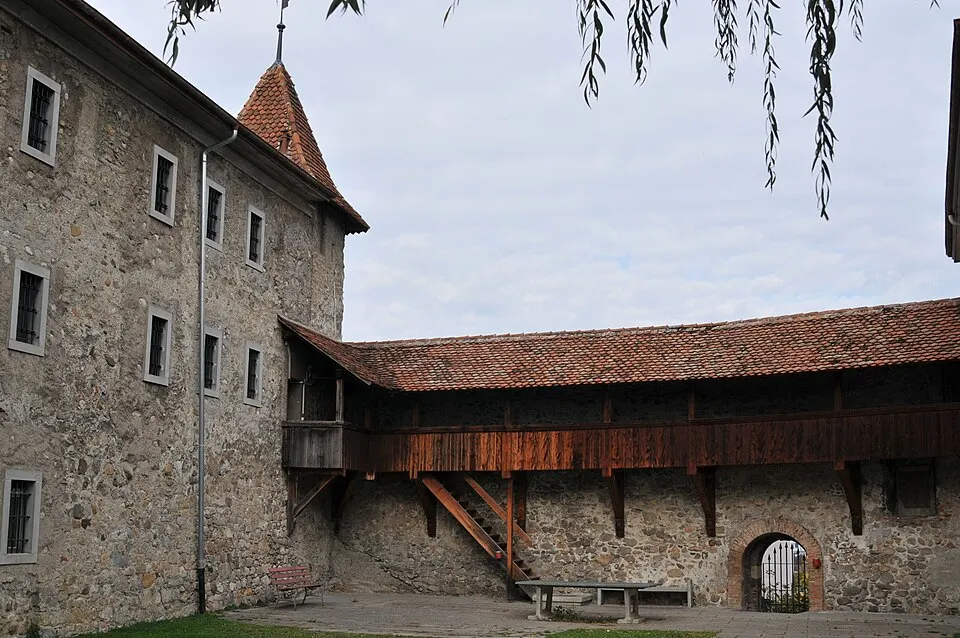 Thun castle inside