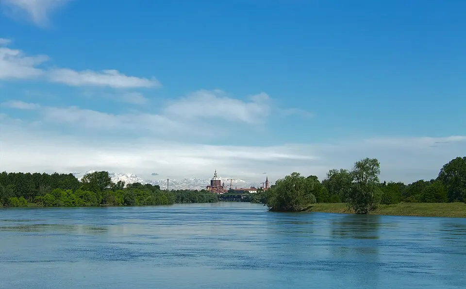 The straight segment of Ticino from Pavia to imbarcadero di Travaco