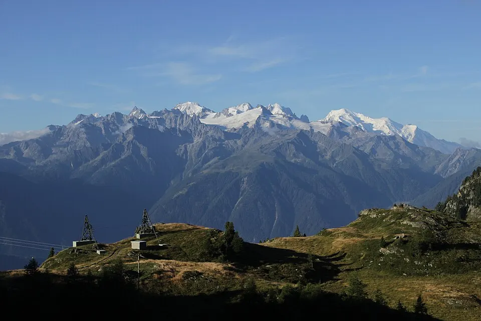Le Tour Noir, Aiguille d'Argentière, Aiguille du Chardonnet, Aiguille Verte, Mont Blanc and Dôme du Goûter…