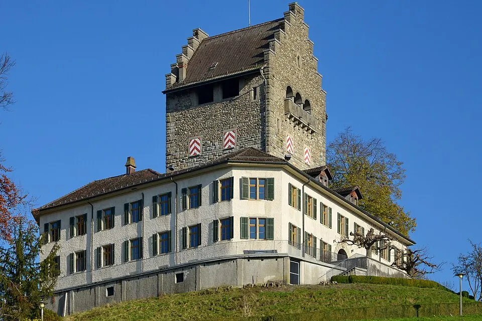 Uster Castle — Das 'Schloss' in Uster, Ansicht von der Talackerstrasse 2012 11 14 13 25 18 ShiftN
