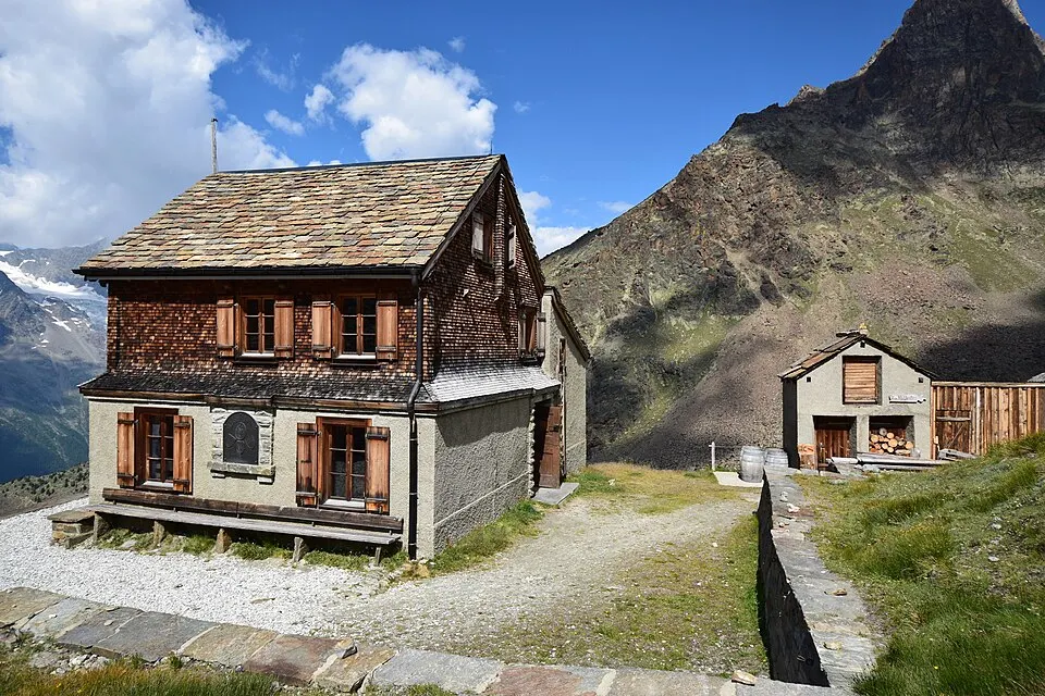 Weissmies Hut — Weissmieshuette 2018 01