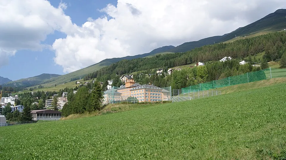 Zuoz Lyceum Alpinum 01