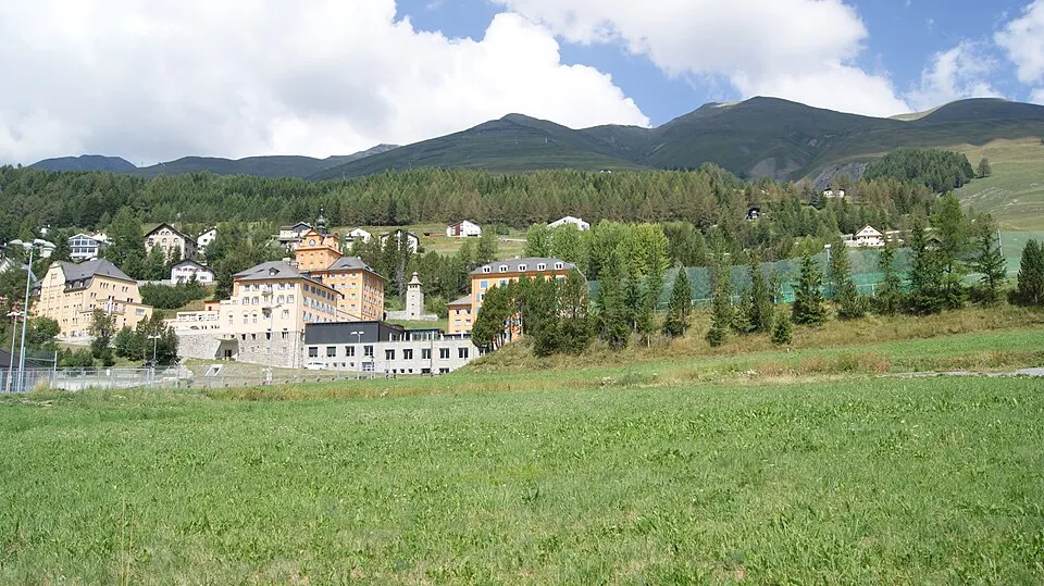 Zuoz Lyceum Alpinum 02