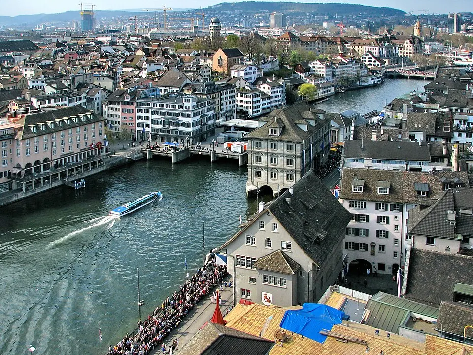 Zürich Gmüesbrugg Rathaus Lindenhof Schipfe Limmat Käferberg Sicht vom Grossmünster Karlsturm IMG 6413